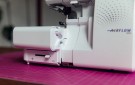 Brother Airflow 3000 overlockmaskin med elektronisk lufttreer. thumbnail