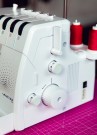 Brother Airflow 3000 overlockmaskin med elektronisk lufttreer. thumbnail